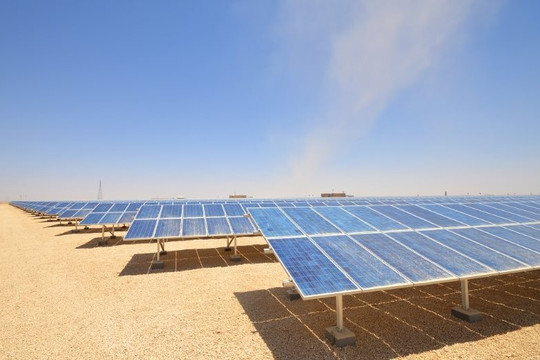 Qatar cho xây dựng trang trại điện mặt trời 800 MW trên sa mạc
