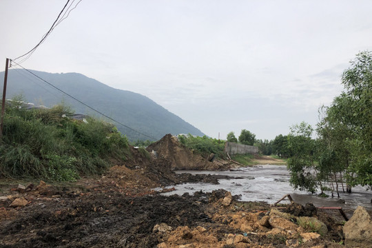 Xử lý vụ vỡ hồ chứa phân rộng 5.000 m2 Đại Nam - Tóc Tiên
